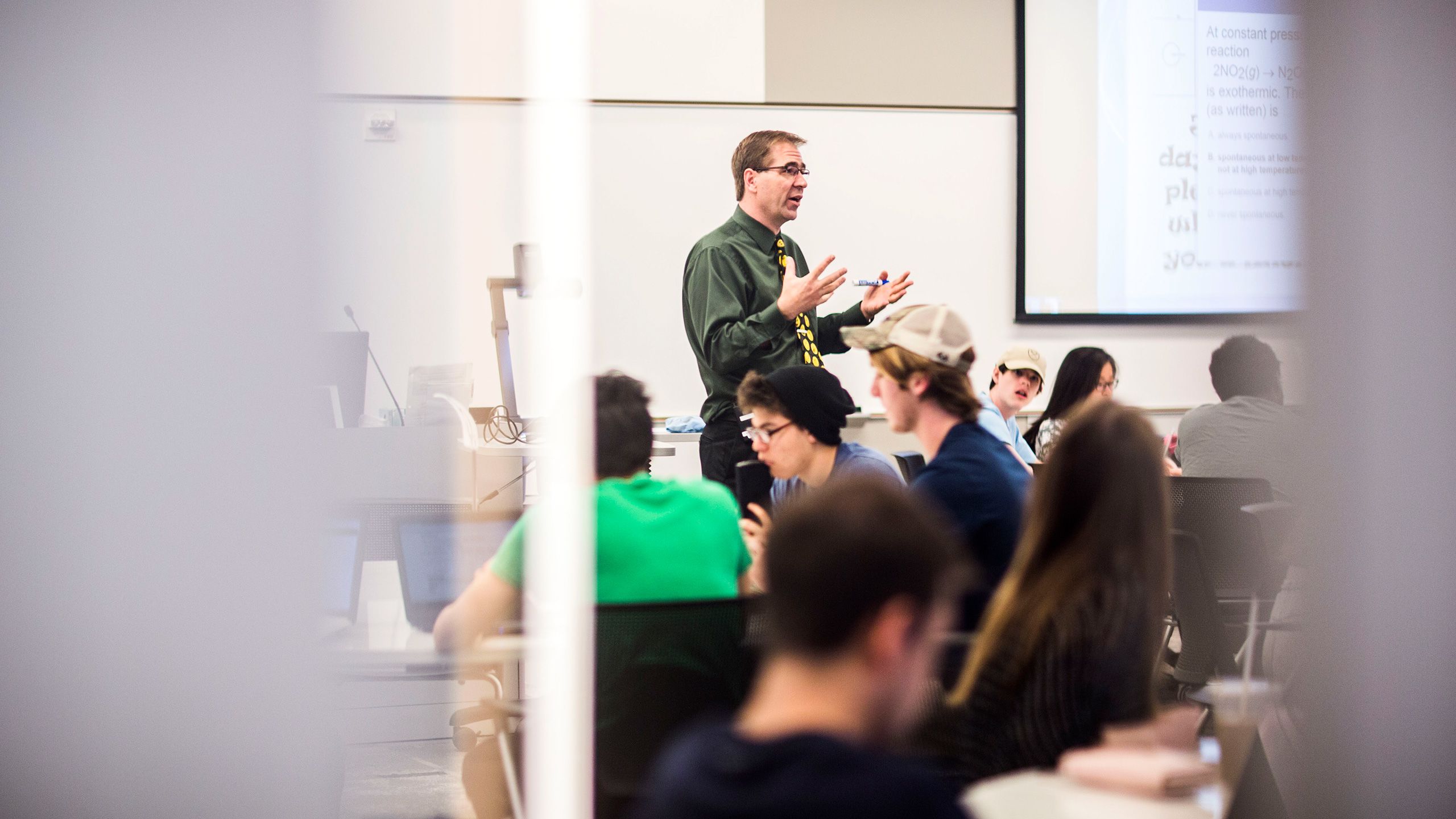 Professor Doug Mulford teaching an undergraduate general chemistry class at the Atwood Chemistry Center.